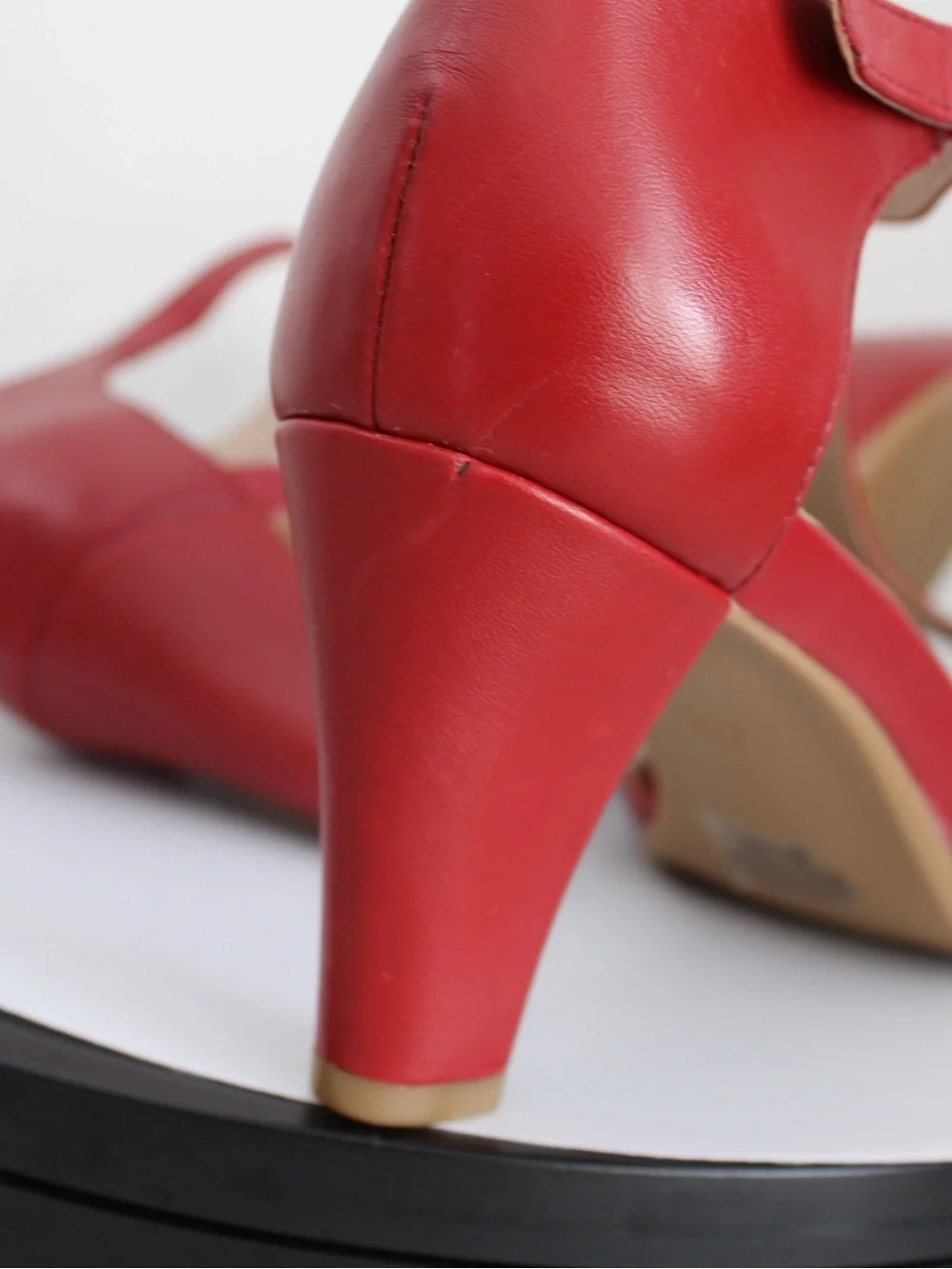 sleek red